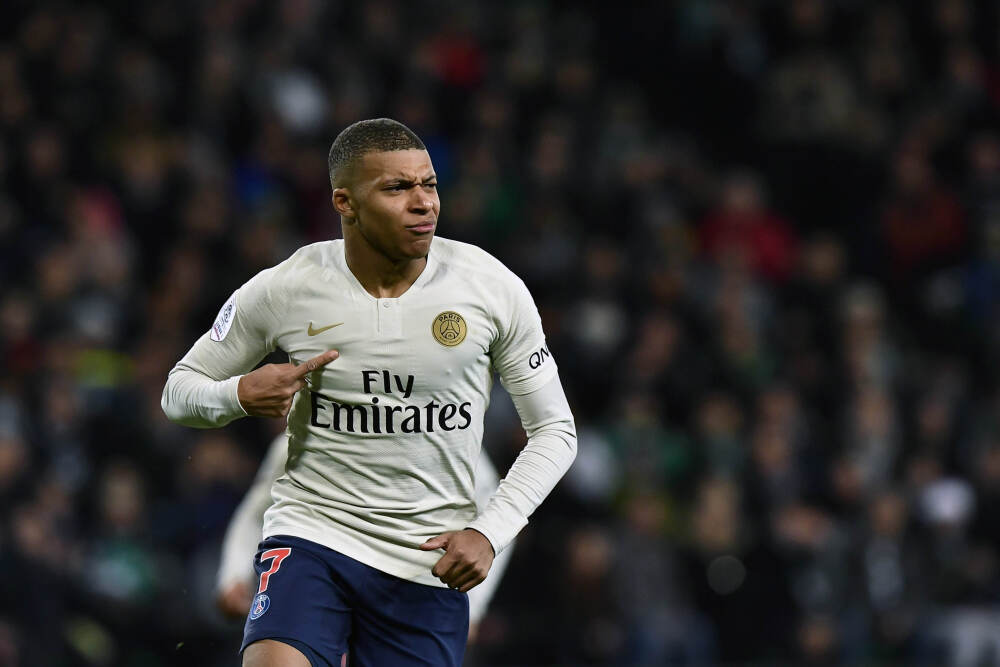 巨星传奇拟折让约19.91%配售股份 募资用于演唱会及IP业务